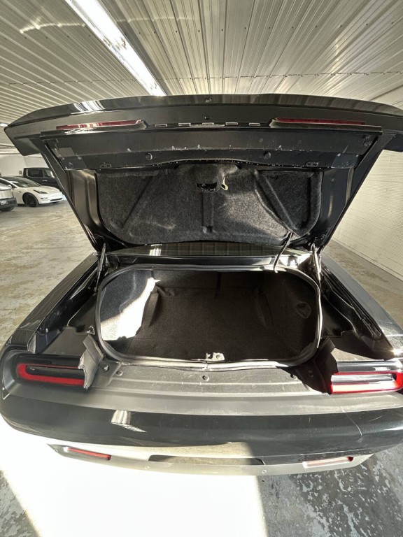2022 Dodge Challenger Image 6