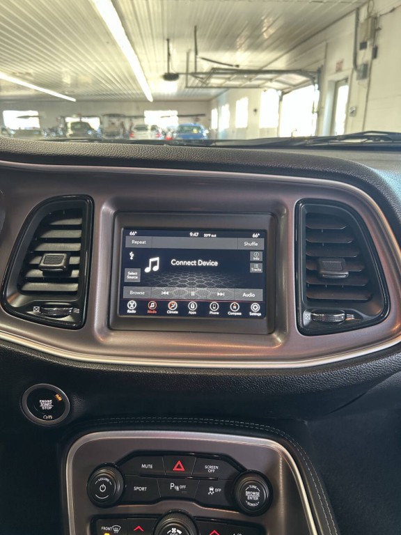 2022 Dodge Challenger Image 8