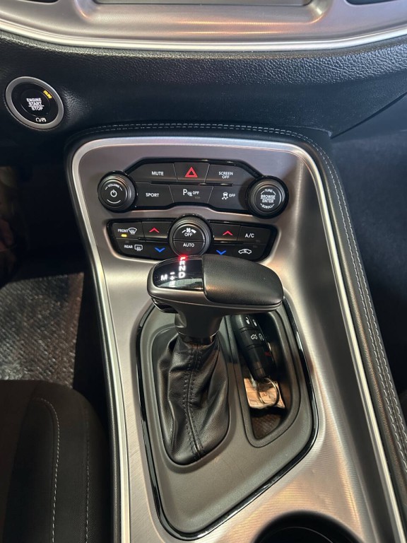 2022 Dodge Challenger Image 9