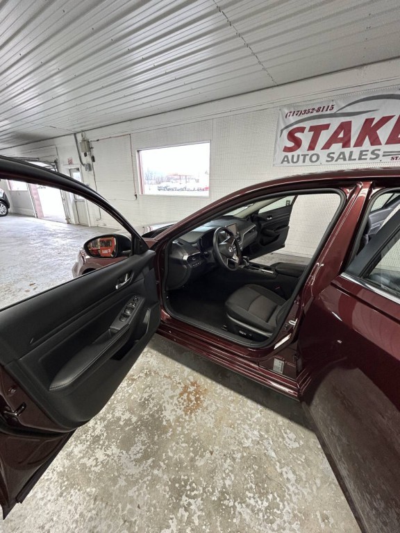 2025 Nissan Altima Image 8