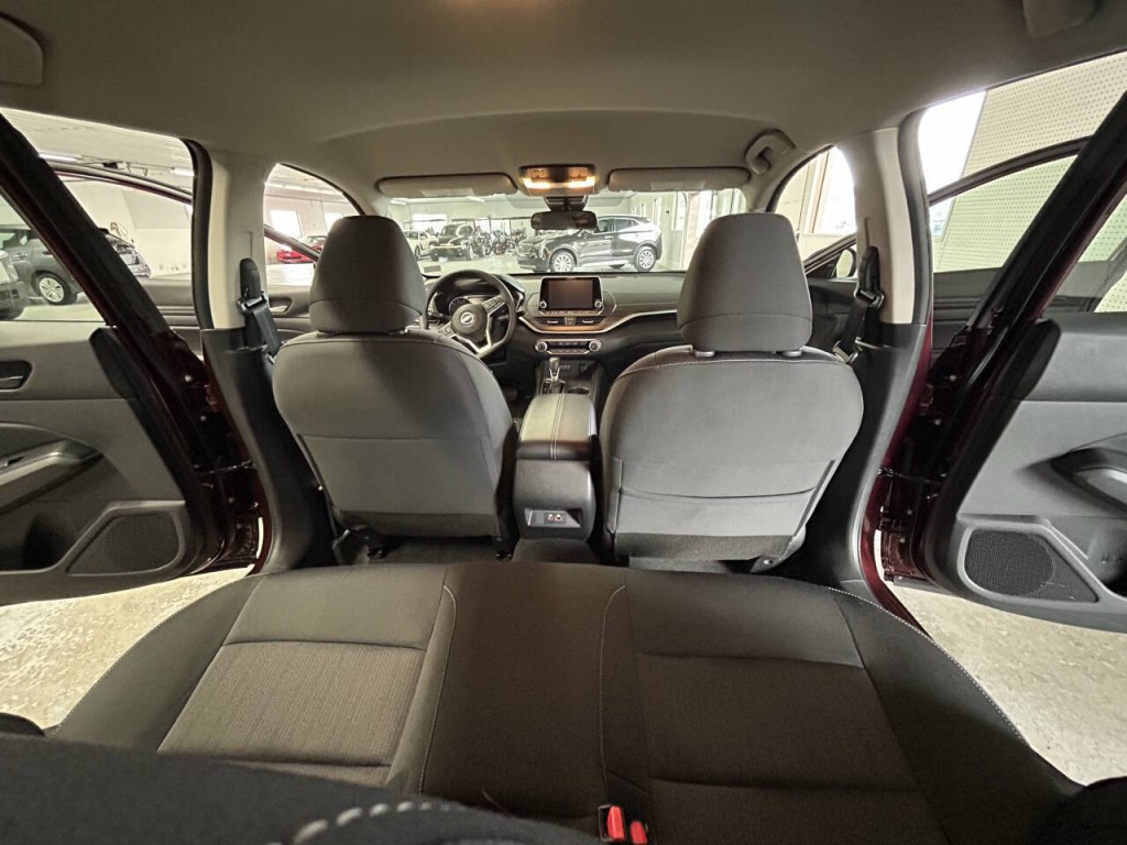 2025 Nissan Altima Image 9