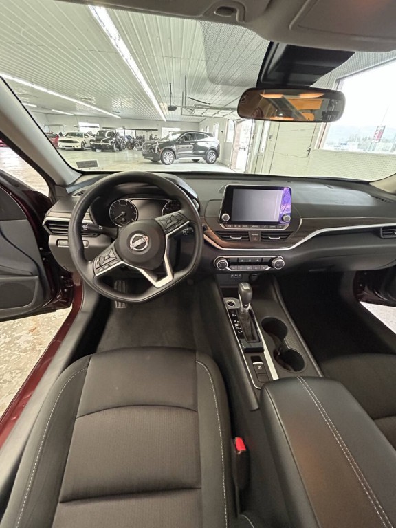 2025 Nissan Altima Image 12