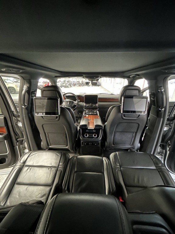 2018 Lincoln Navigator Image 10