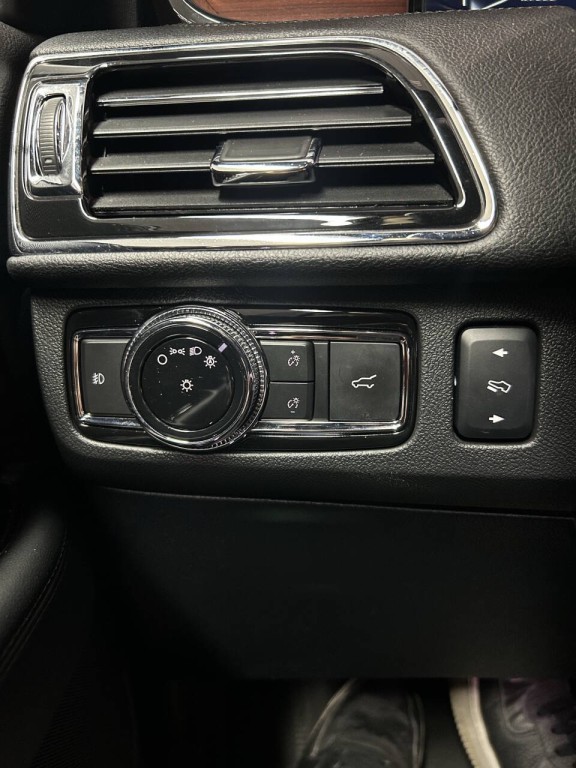 2018 Lincoln Navigator Image 12