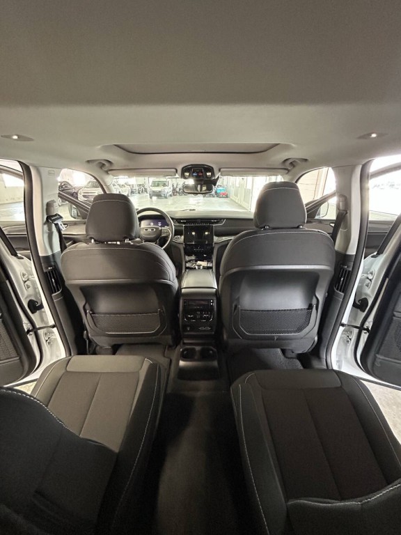 2023 Jeep Grand Cherokee Image 11