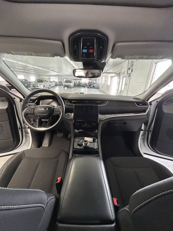 2023 Jeep Grand Cherokee Image 12