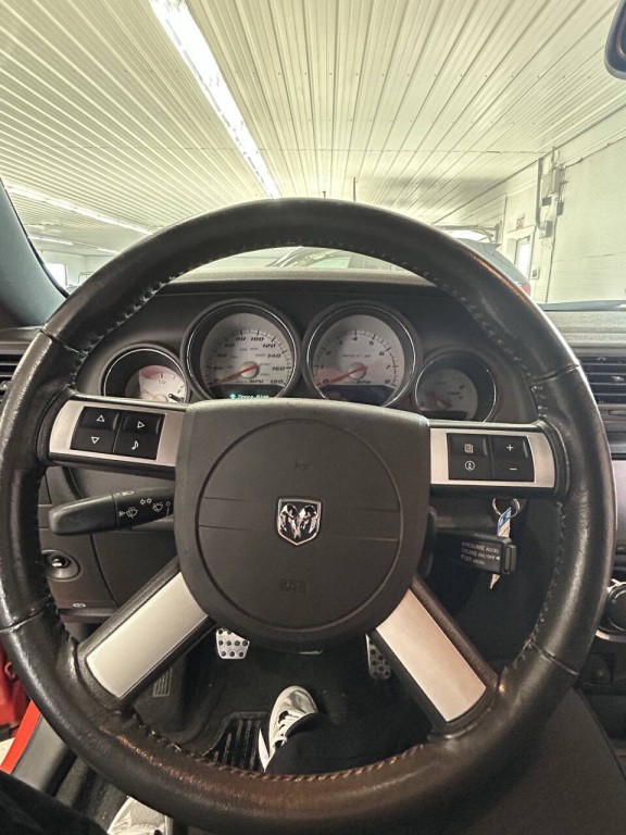 2009 Dodge Challenger Image 8