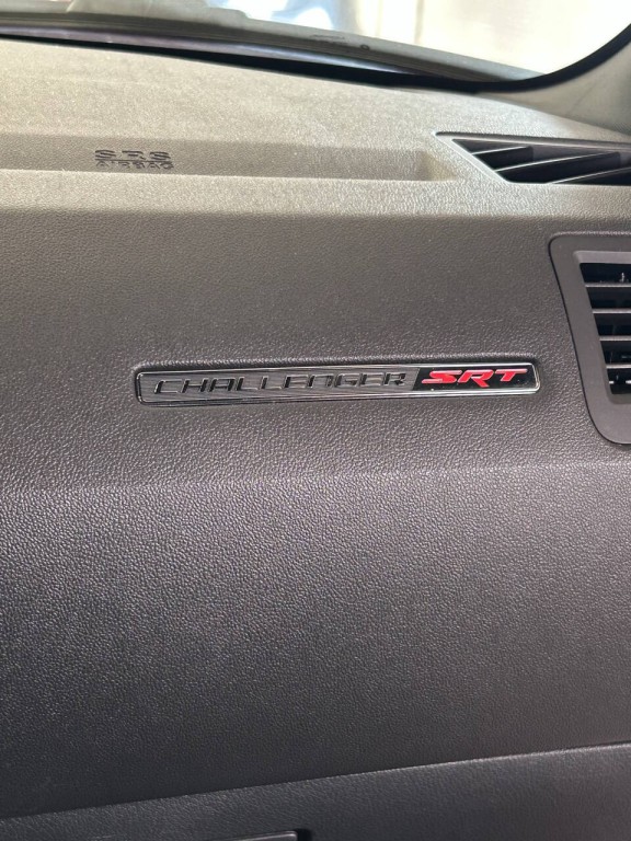 2009 Dodge Challenger Image 11