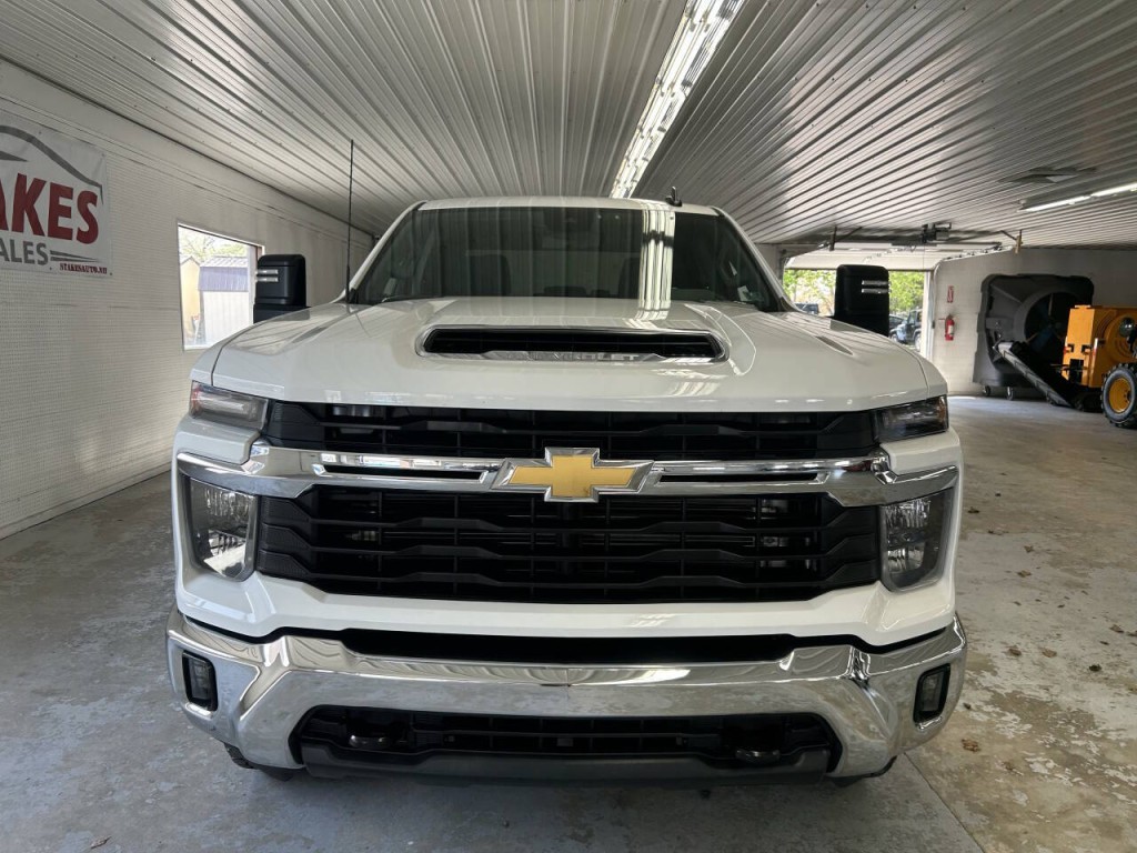 2025 Chevrolet Silverado 1500 Image 2