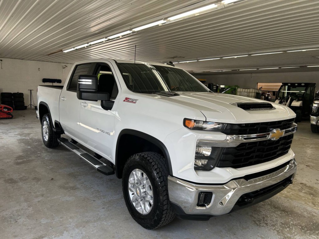 2025 Chevrolet Silverado 1500 Image 3