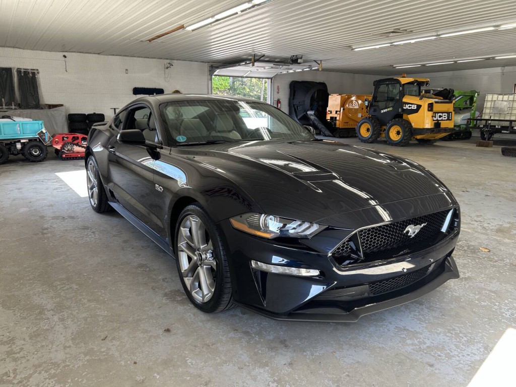 2021 Ford Mustang Image 3