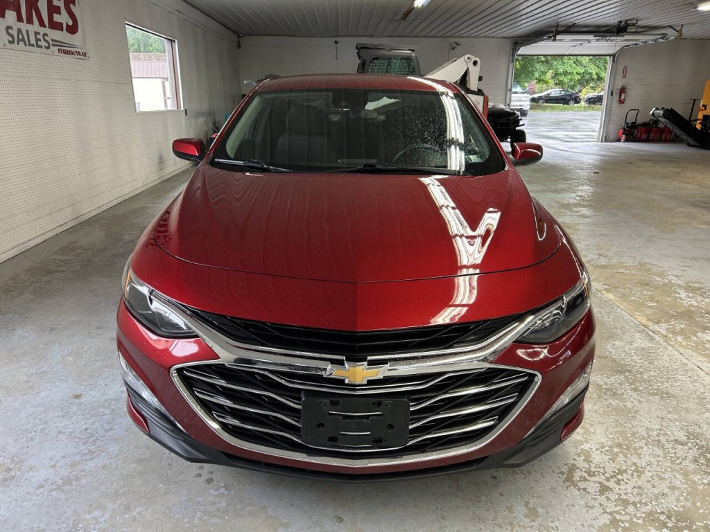 2025 Chevrolet Malibu Image 2