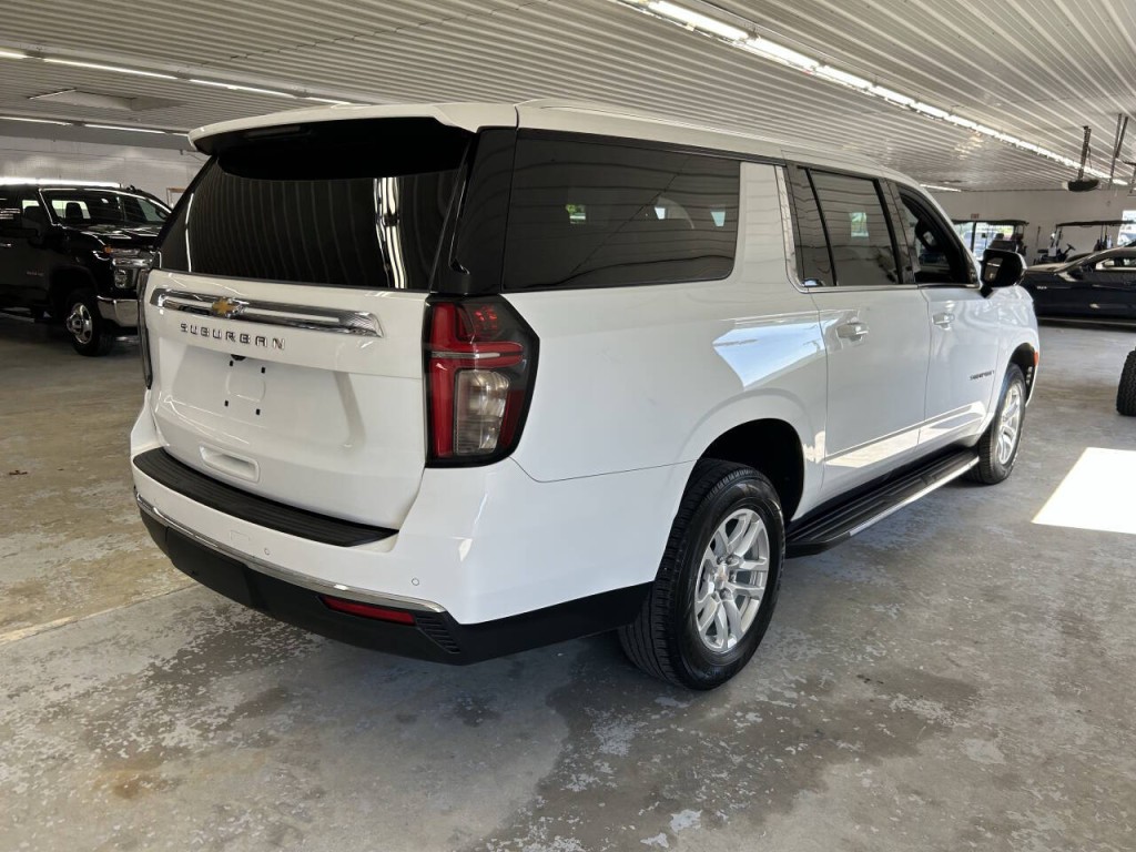 2023 Chevrolet Suburban Image 5