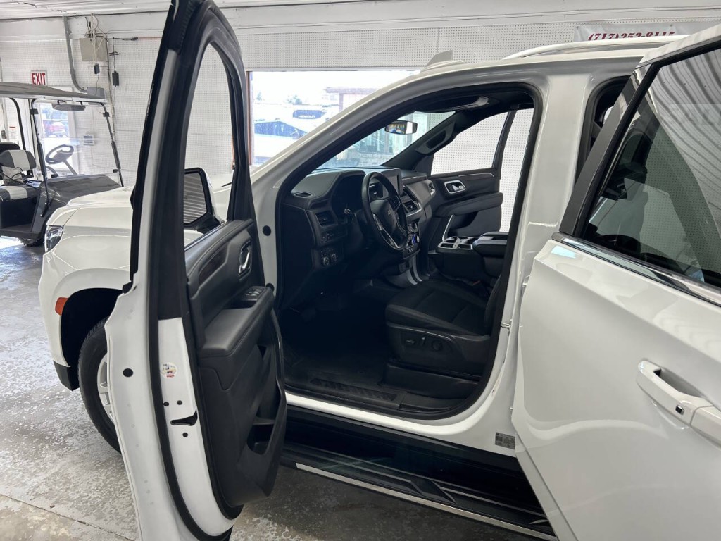 2023 Chevrolet Suburban Image 9