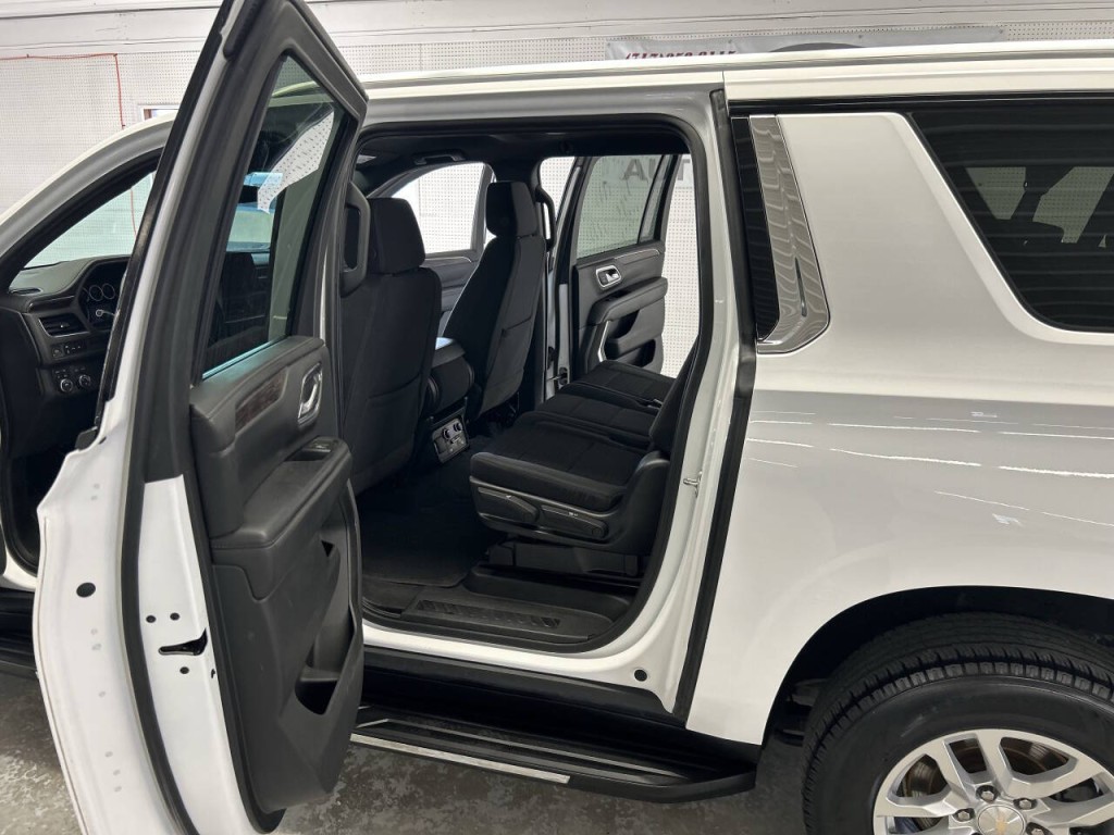 2023 Chevrolet Suburban Image 10