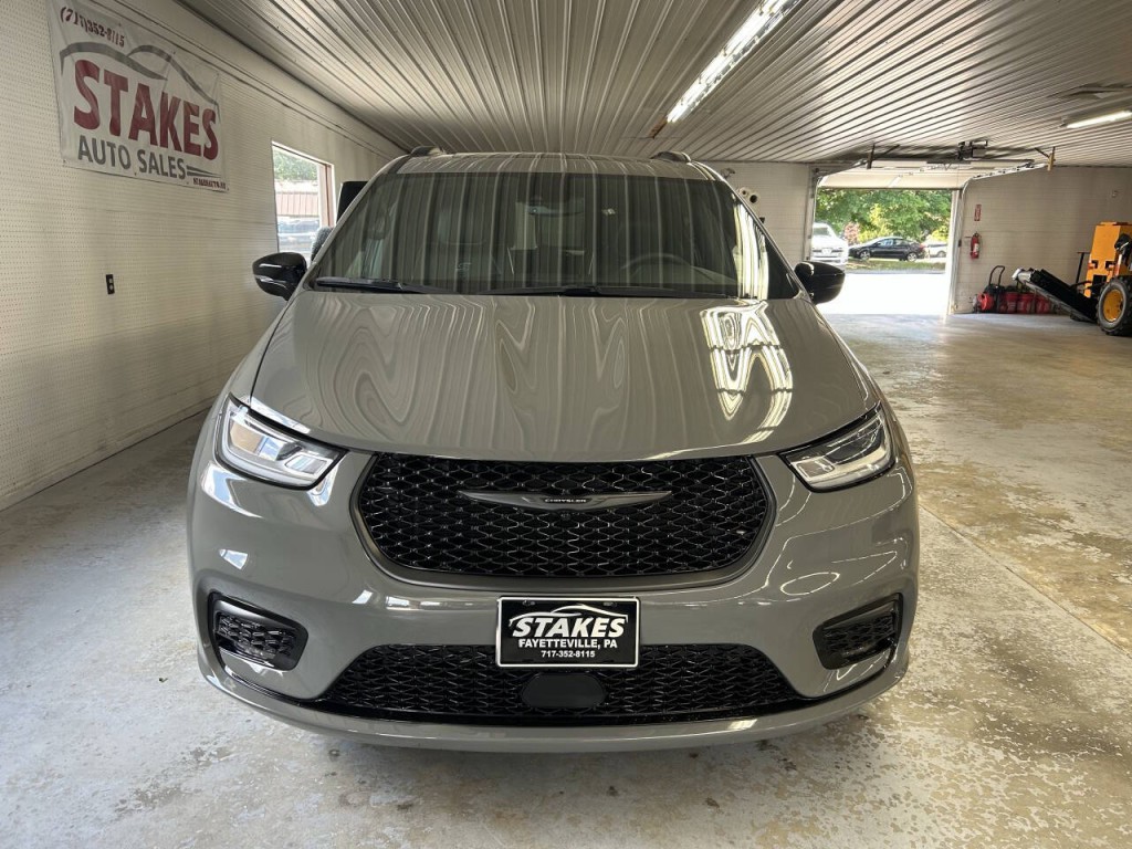 2025 Chrysler Pacifica Image 2