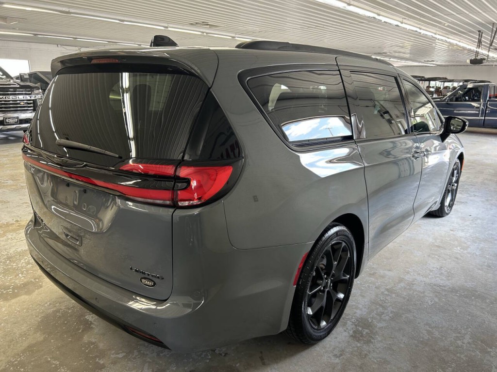 2025 Chrysler Pacifica Image 4