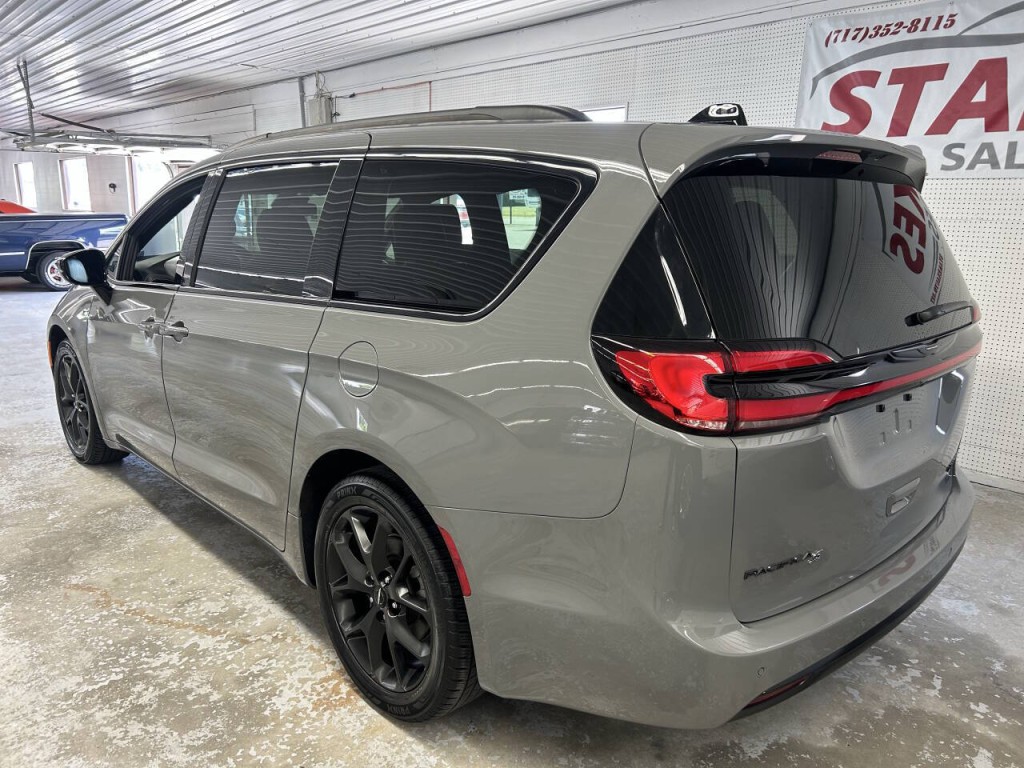 2025 Chrysler Pacifica Image 6