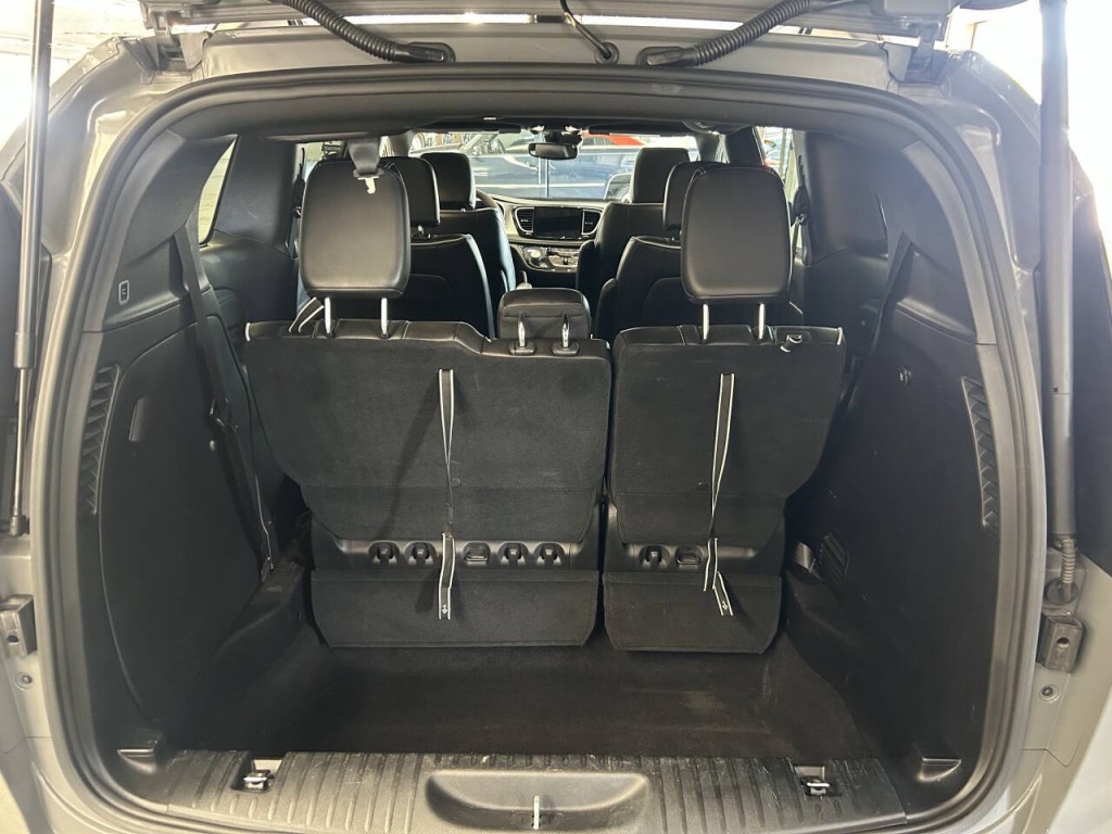 2025 Chrysler Pacifica Image 7