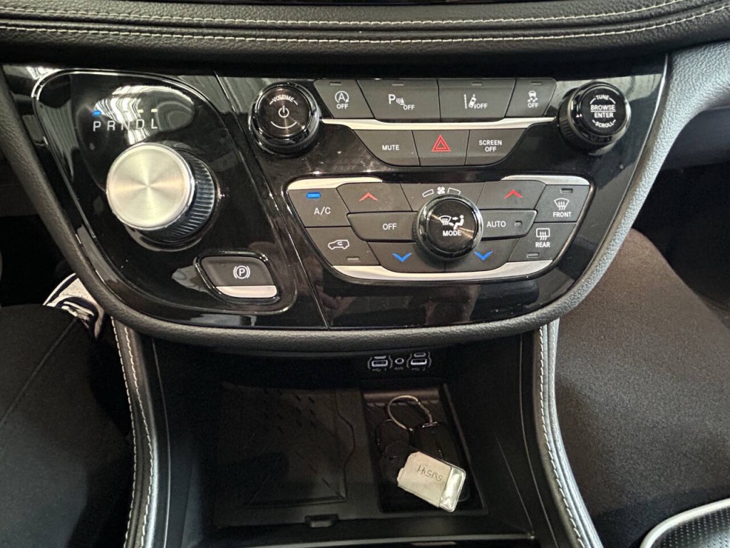 2025 Chrysler Pacifica Image 12