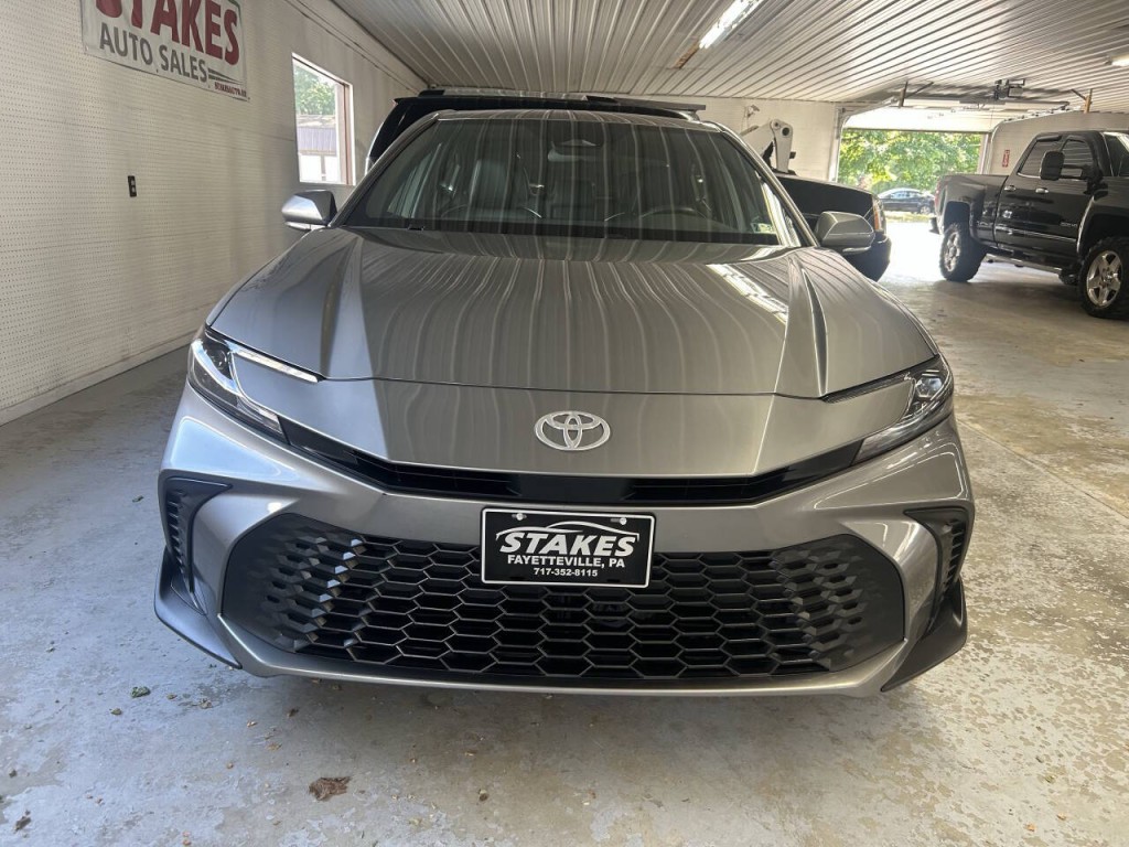 2025 Toyota Camry Image 2