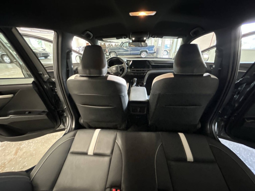 2025 Toyota Camry Image 7