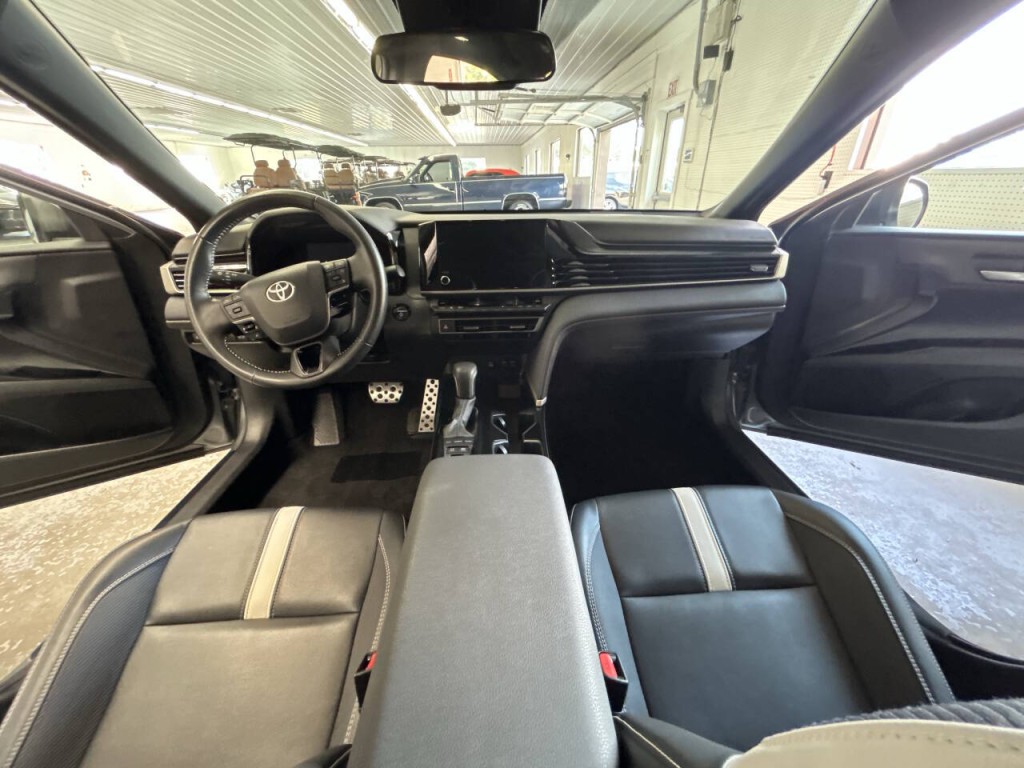 2025 Toyota Camry Image 8