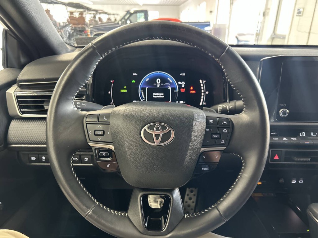 2025 Toyota Camry Image 9