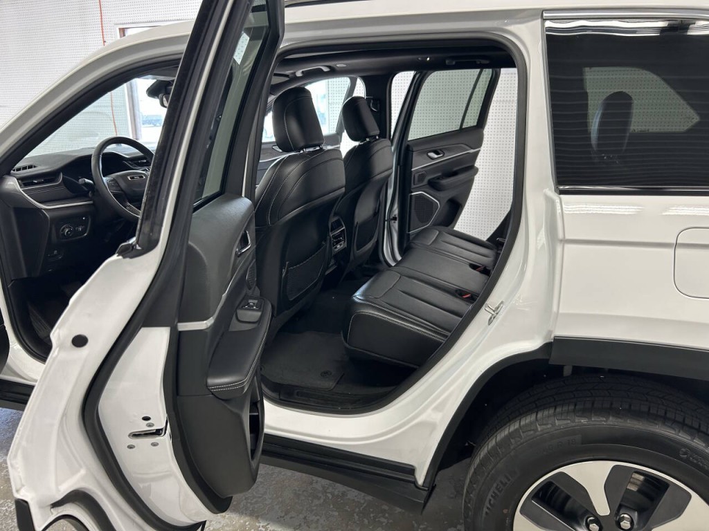 2024 Jeep Grand Cherokee Image 9