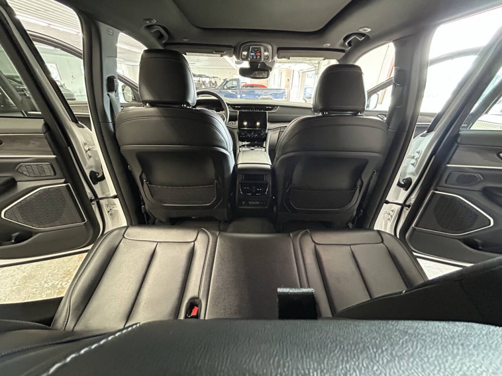 2024 Jeep Grand Cherokee Image 10