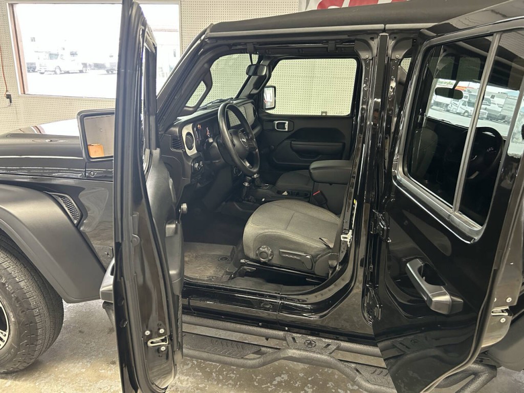 2024 Jeep Wrangler Image 8