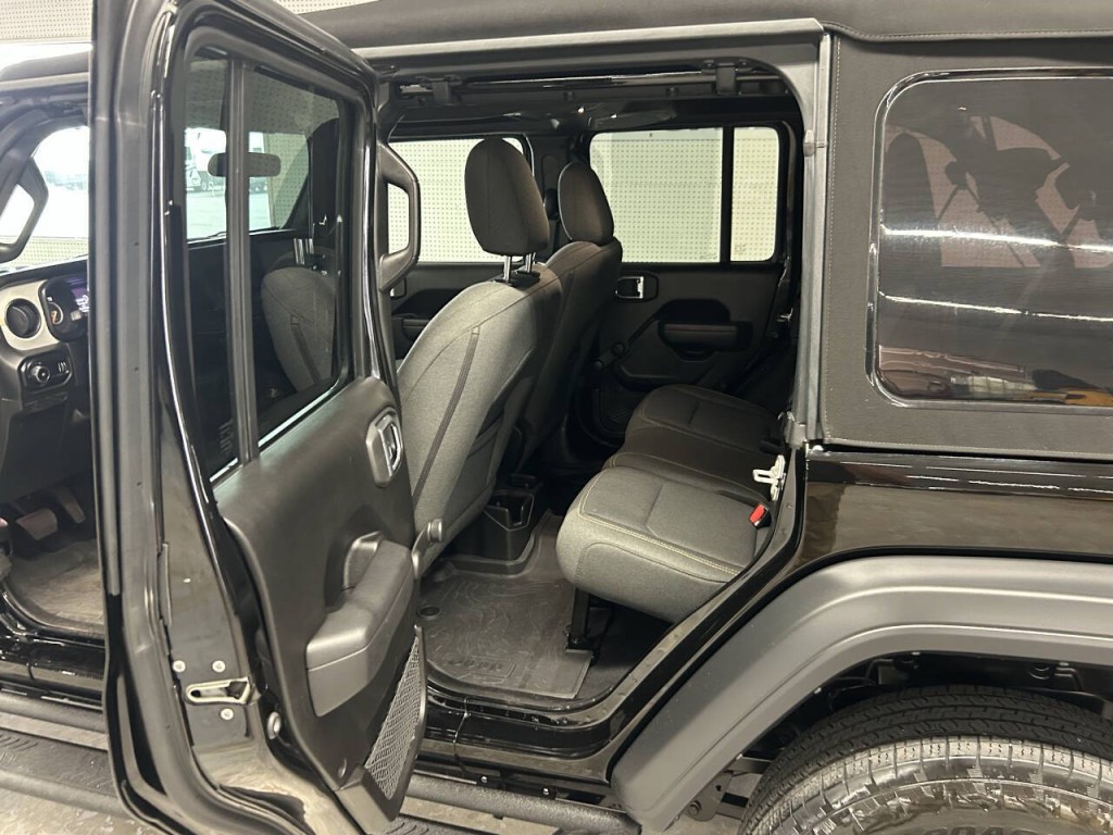 2024 Jeep Wrangler Image 9