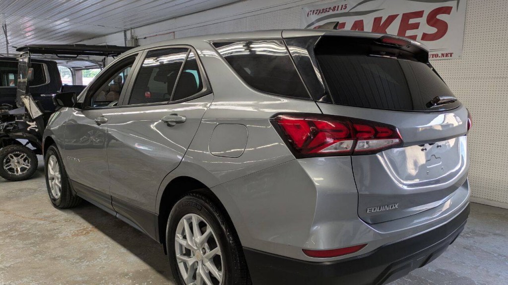 2023 Chevrolet Equinox Image 2