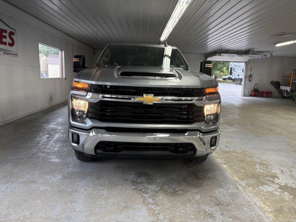 2025 Chevrolet Silverado 1500 Image 2