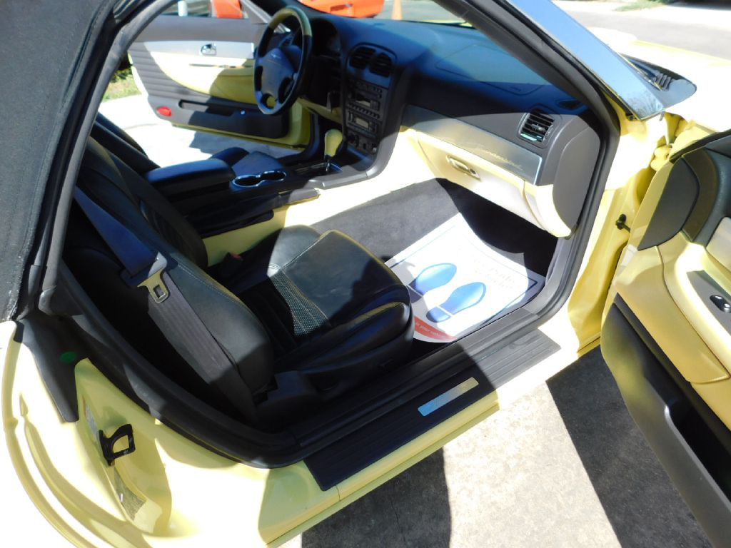 2002 Ford Thunderbird Image 13