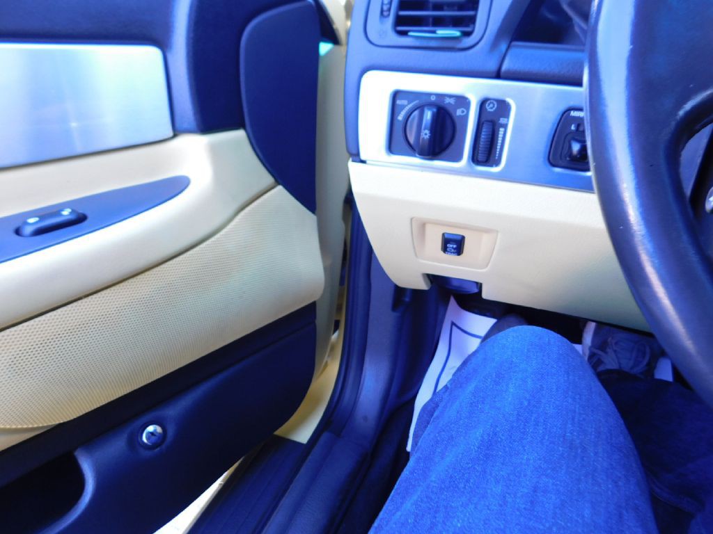 2002 Ford Thunderbird Image 21