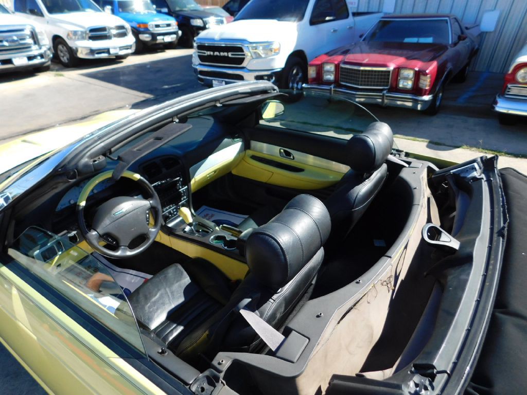 2002 Ford Thunderbird Image 25