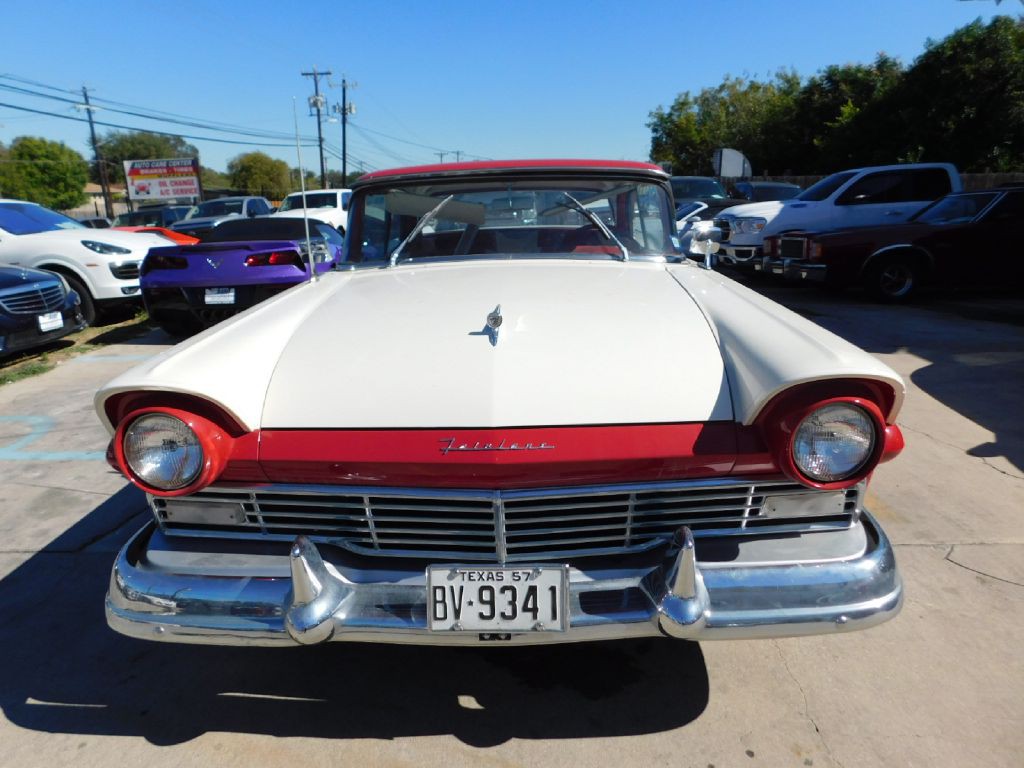 1957 Ford Fairlane Image 2