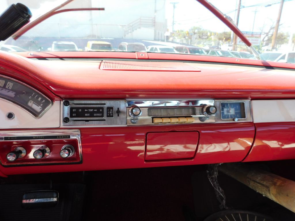 1957 Ford Fairlane Image 18