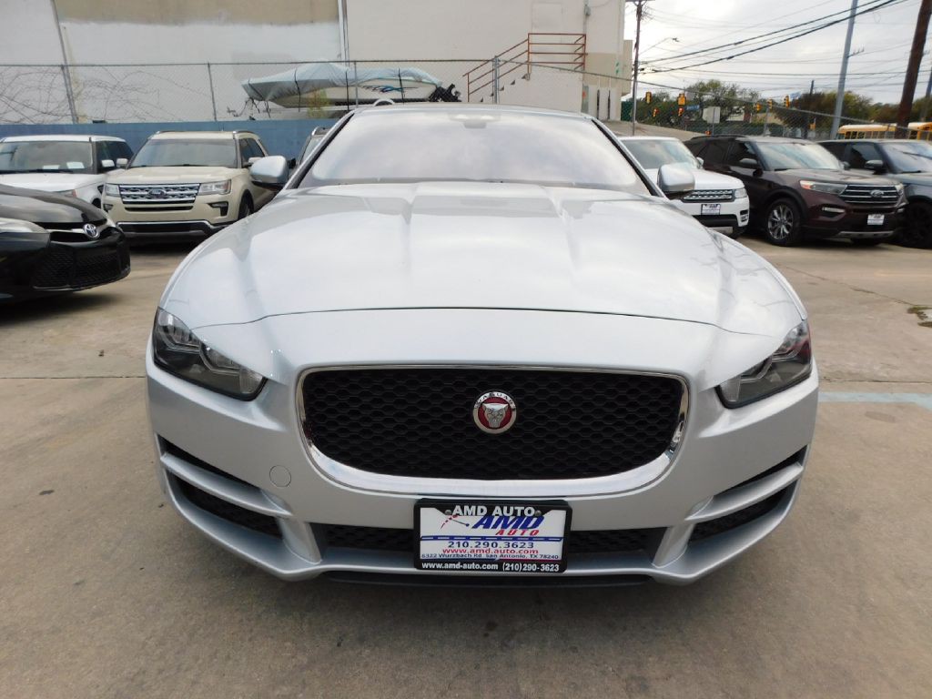 2019 Jaguar XE Image 2