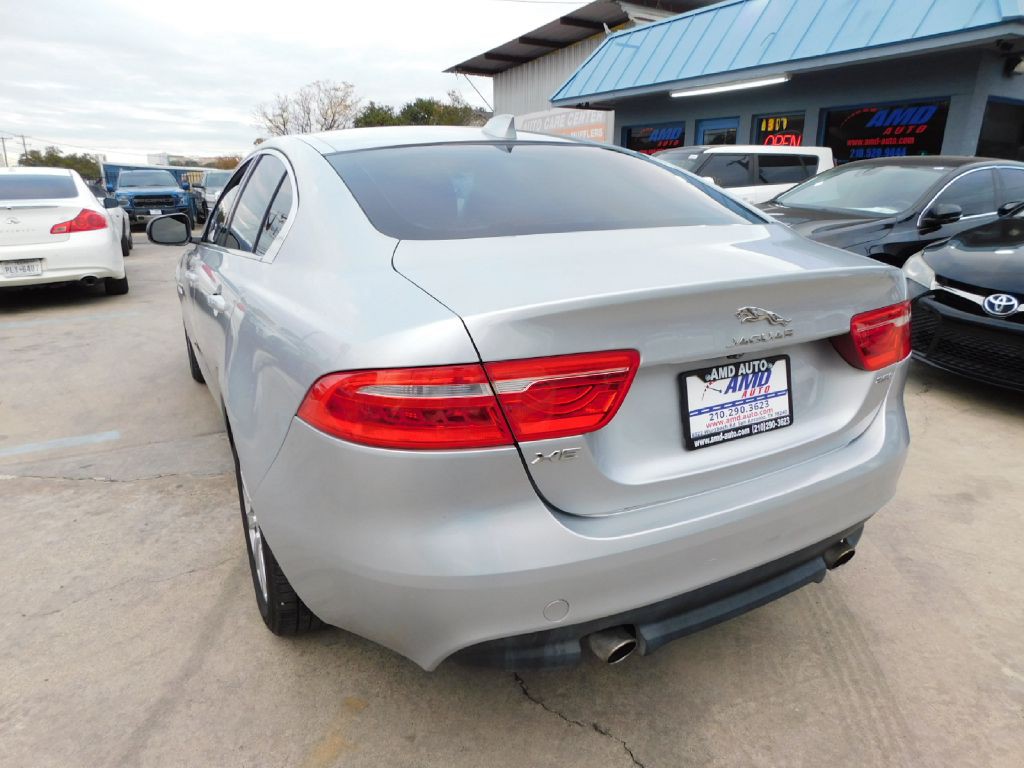 2019 Jaguar XE Image 5