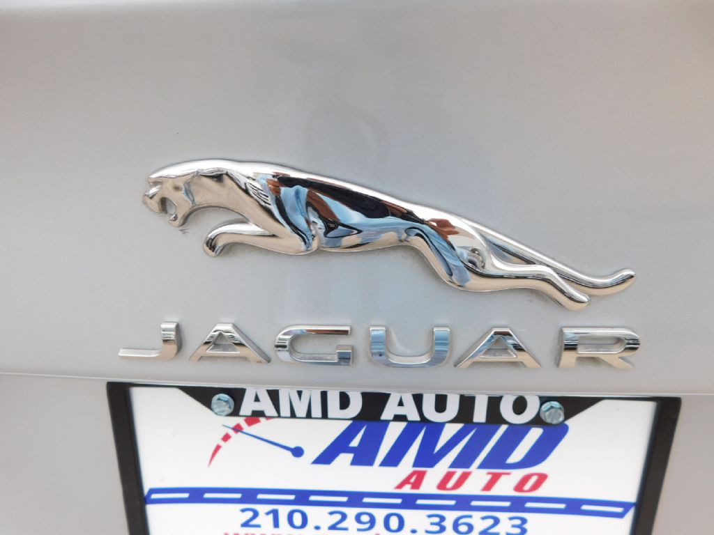 2019 Jaguar XE Image 13