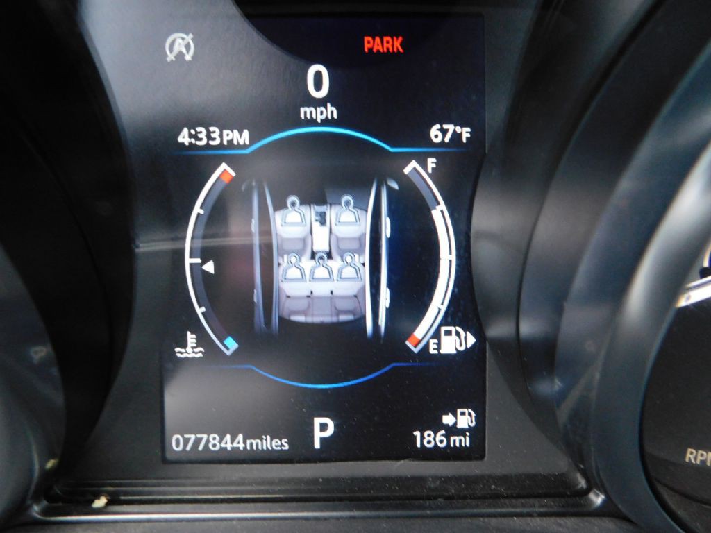 2019 Jaguar XE Image 24