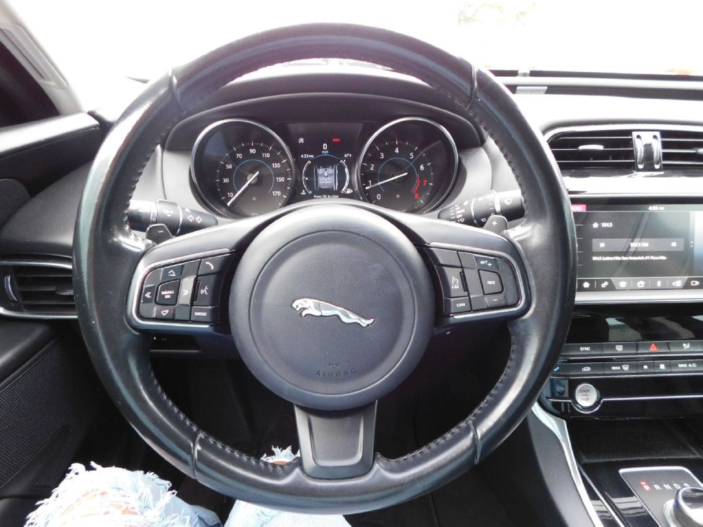 2019 Jaguar XE Image 25