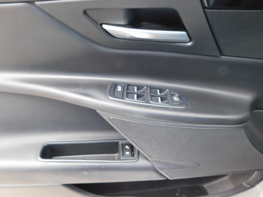 2019 Jaguar XE Image 27