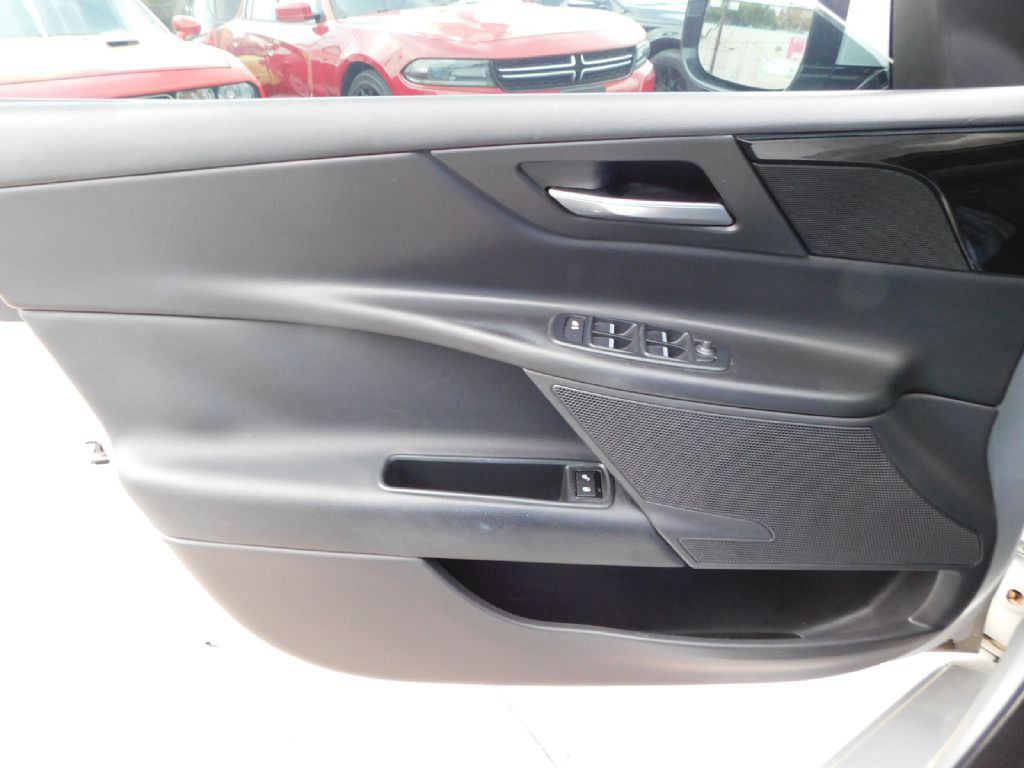 2019 Jaguar XE Image 28