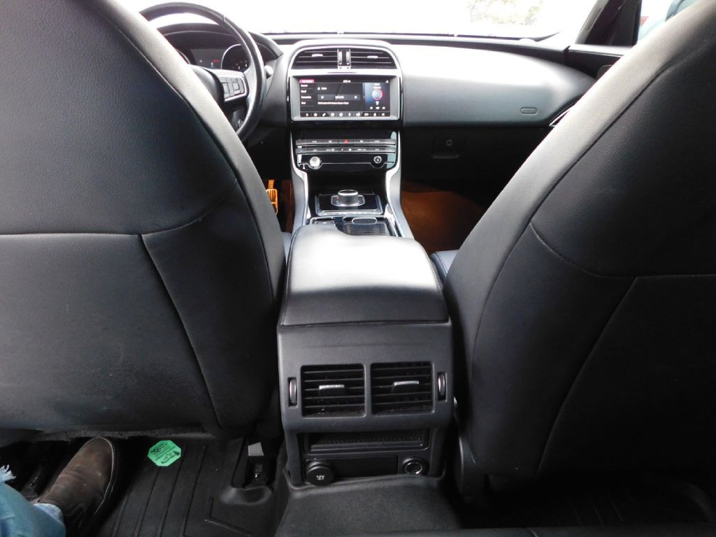 2019 Jaguar XE Image 39