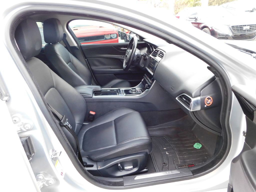 2019 Jaguar XE Image 42