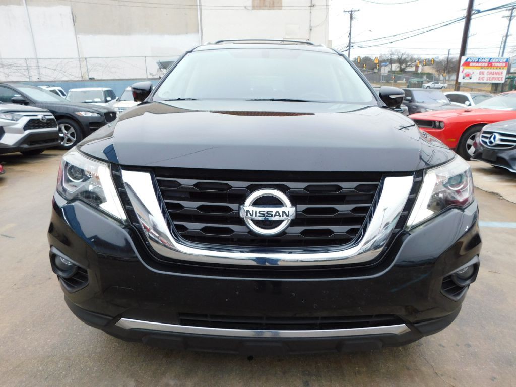 2017 Nissan Pathfinder Image 2