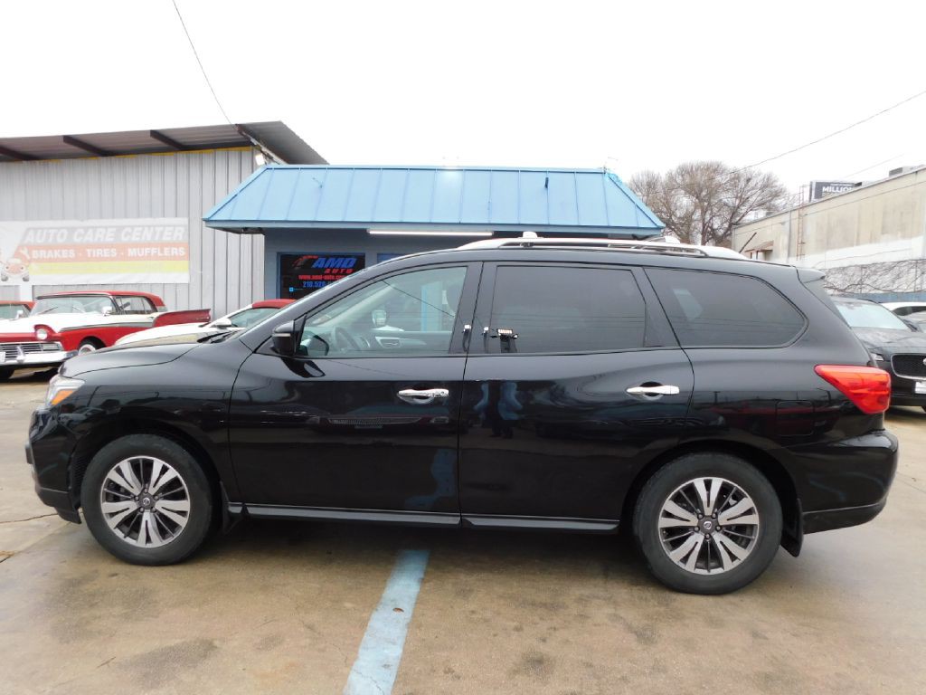 2017 Nissan Pathfinder Image 4